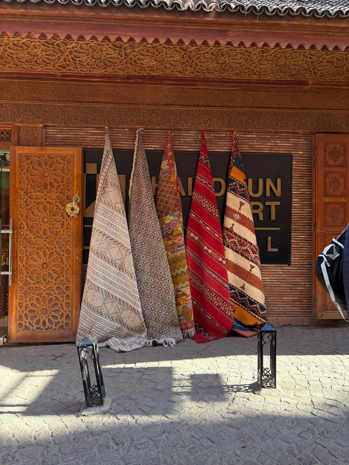 Tour de 8 días desde Marrakech a Fez pasando por el desierto de Merzouga y Ouzina